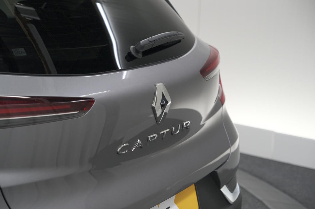Renault Captur mild hybrid 140 edc techno | camera | 9.3 inch scherm | appl