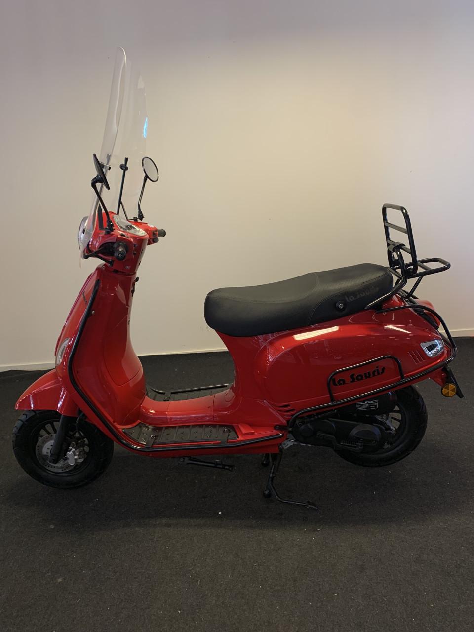 RIVA MODEL MET WINDSCHERM EN VALBEUGELS NU 895,= RIJKLAAR