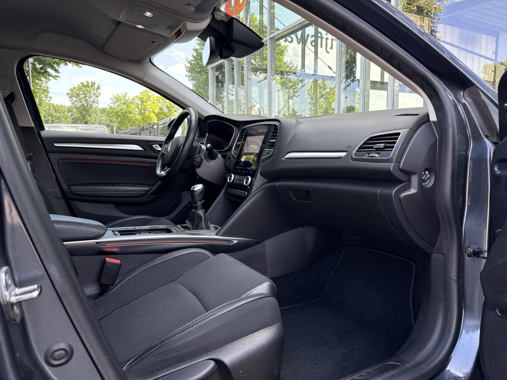 Renault Megane 1.3 tce intens | nl-auto | 1e eig | groot navi | camera | tr