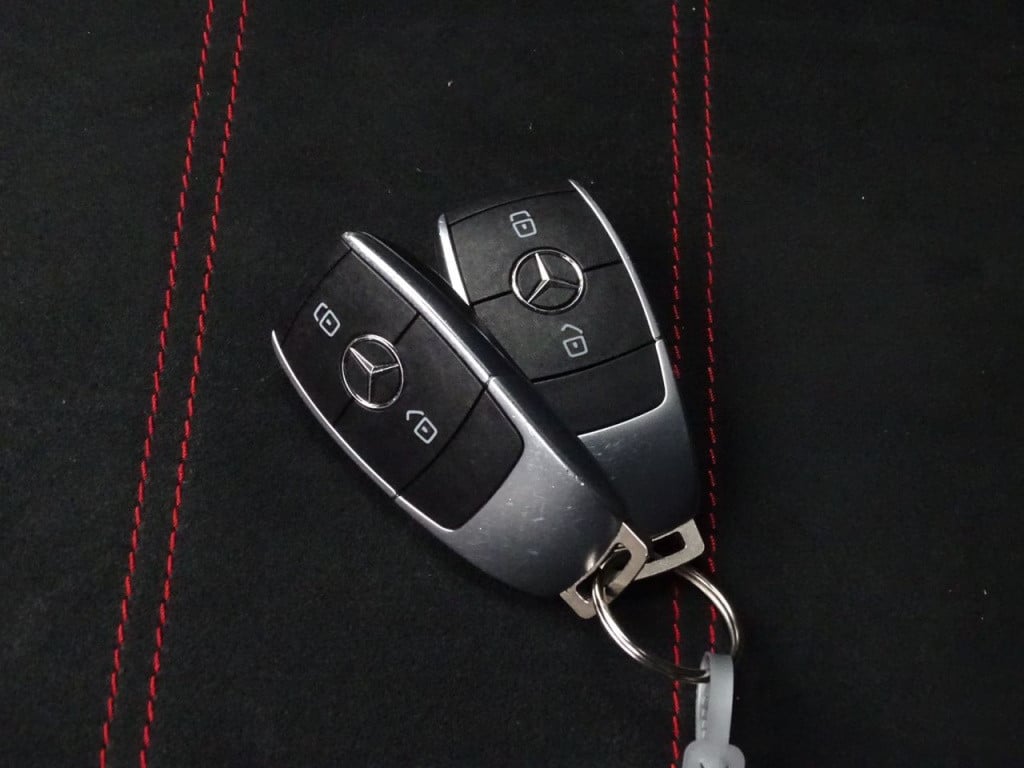 Mercedes-Benz A-Klasse 180 business solution amg | pano | led | el trekhaak