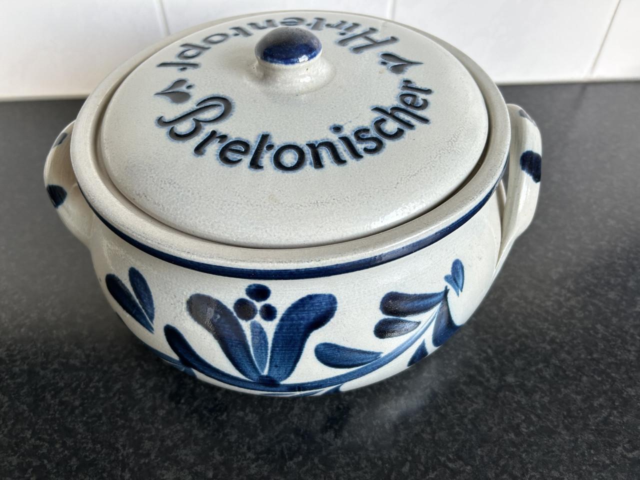 Hirtentopf, grote oven schaal met deksel.