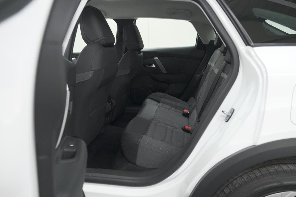 Citroen C4 puretech 130 eat8 feel edition | camera | apple carplay | parkee