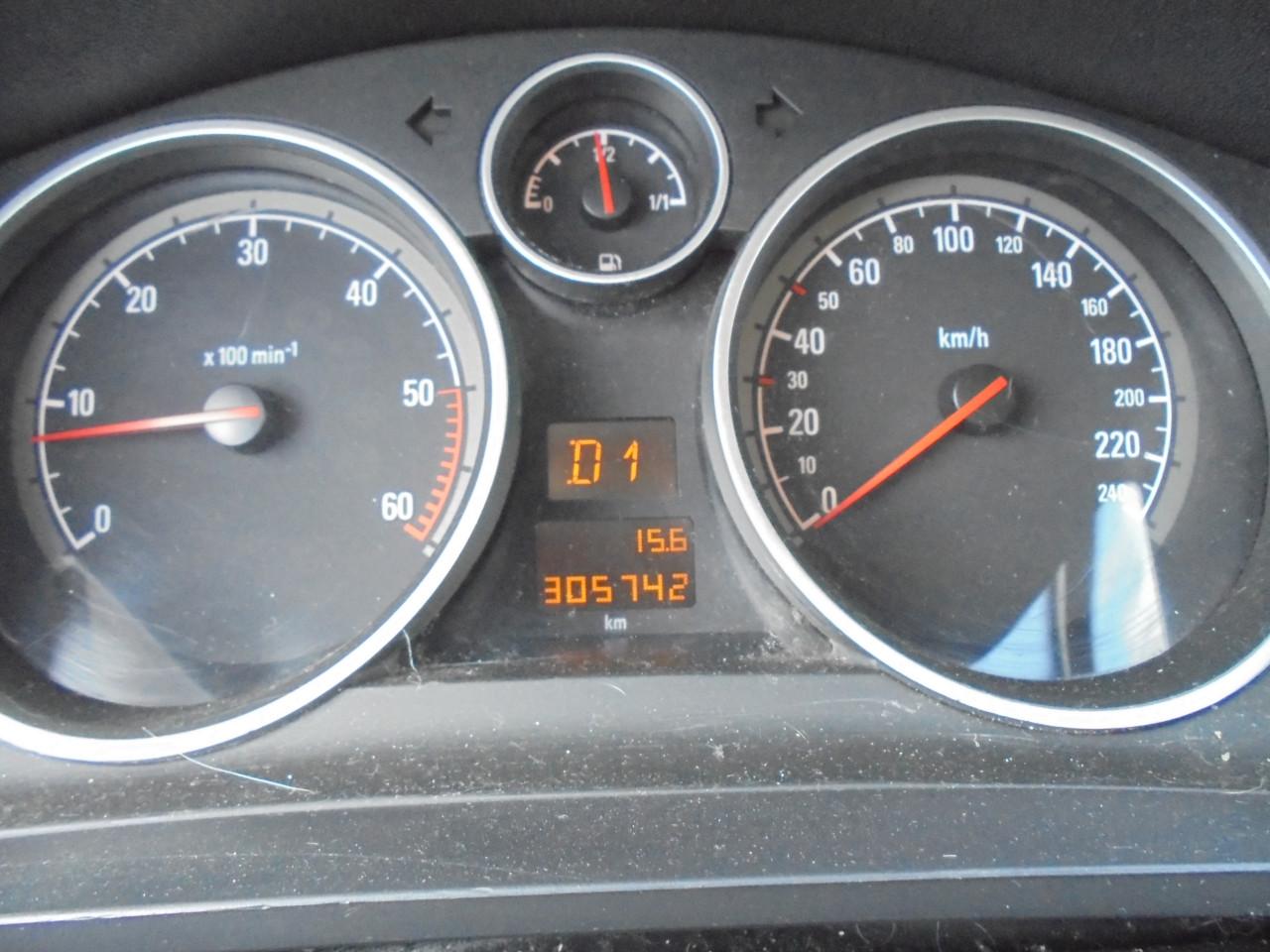 Zafira 1.9 CDTi Cosmo AUTOMAAT bouwjaar 2009 eerste eigenaar Apk Juli 2027