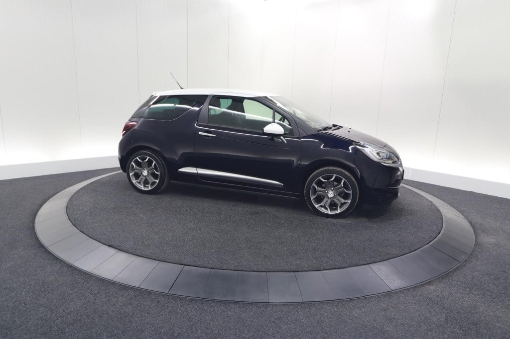 Ds Ds 3 puretech 110 so chic | camera | navigatie | parkeersensoren | clima