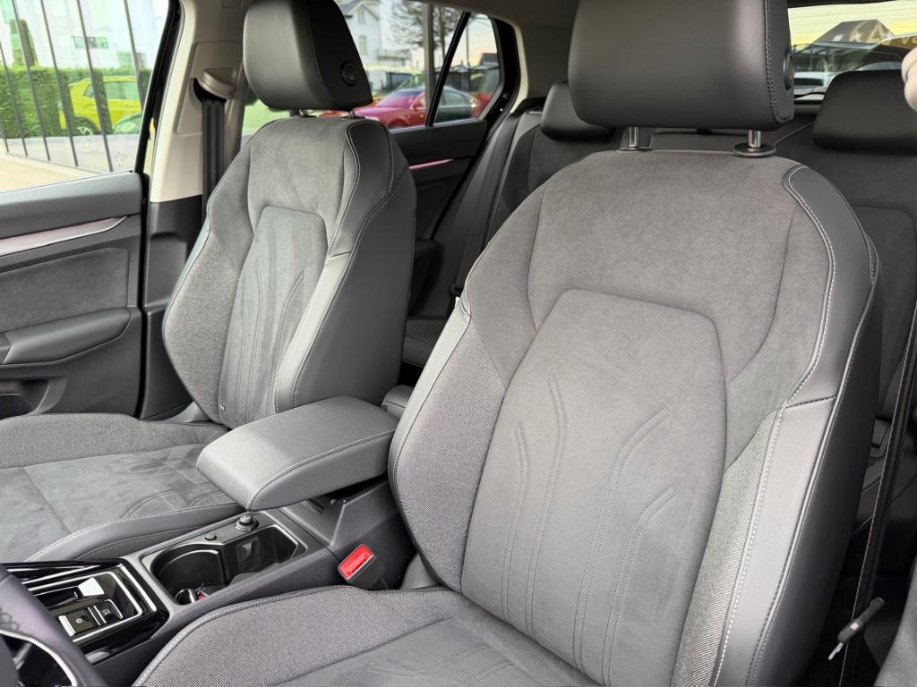 Volkswagen Golf 1.5 ehybrid style | trekhaak | camera | iq light | head up 