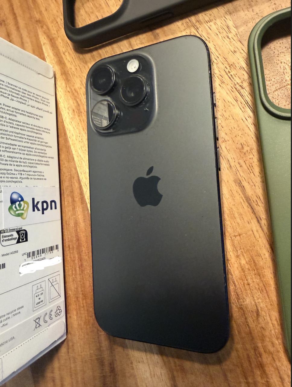 Apple iPhone 16 PRO 256GB met doos en kabel