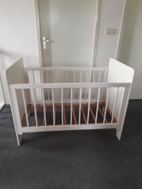 Ledikantje ( in goede staat ) 60 x 120