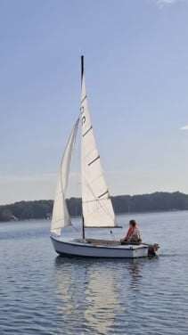 Flying arrow zeilboot met weg trailer