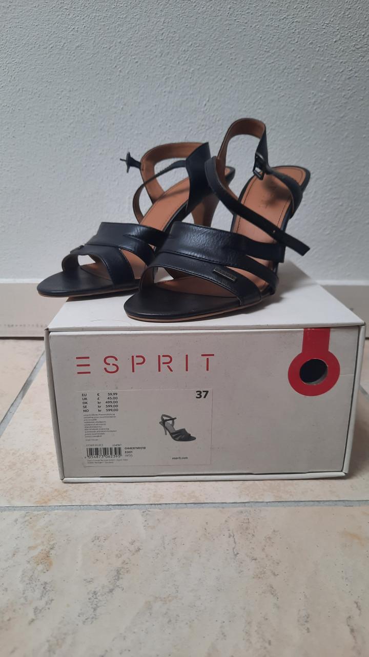 Esprit sandaaltjes met hak
