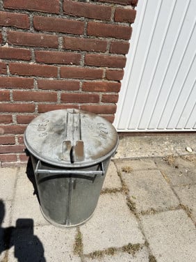 Zinken oud Vuilnisbak Goes 8273 in uitstekend staat