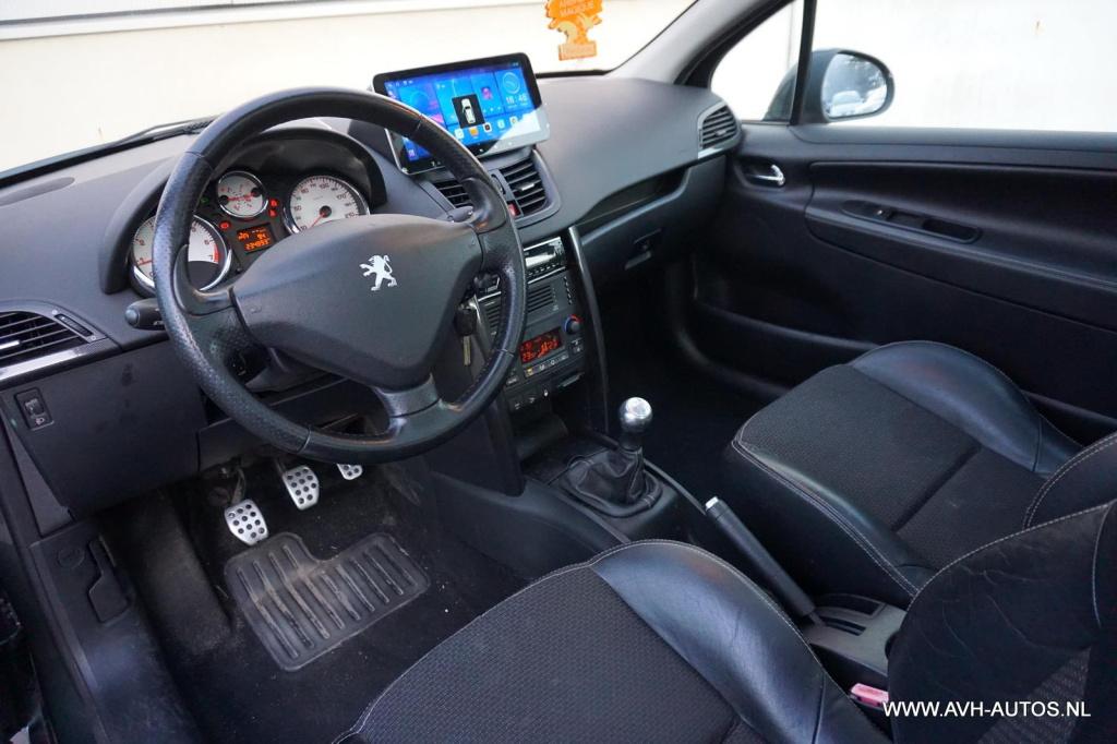 Peugeot 207 1.6-16v t féline