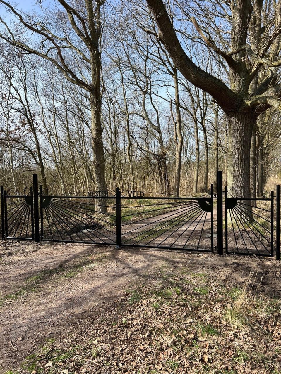 Hekwerken - Inrijpoorten - Schuifpoorten, alles naar wens gemaakt.