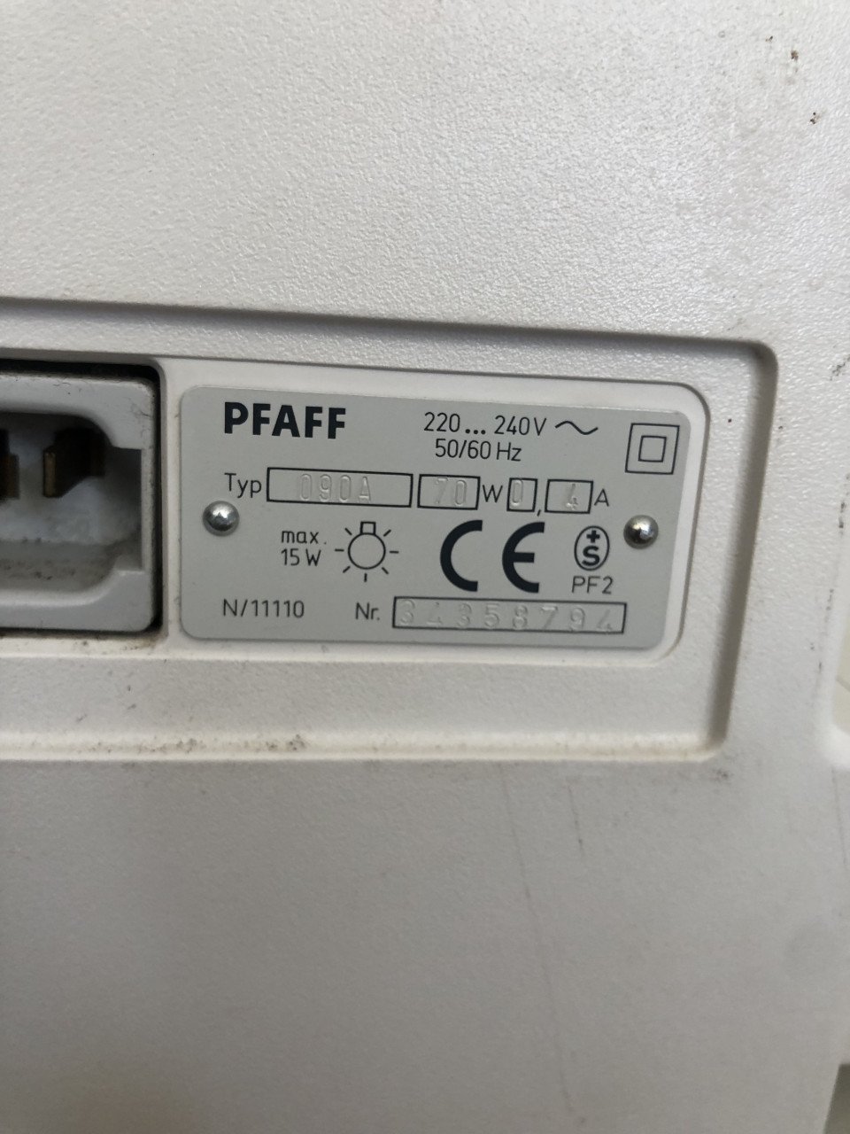 Degelijke Pfaff Classic Style naaimachine in goede schone staat