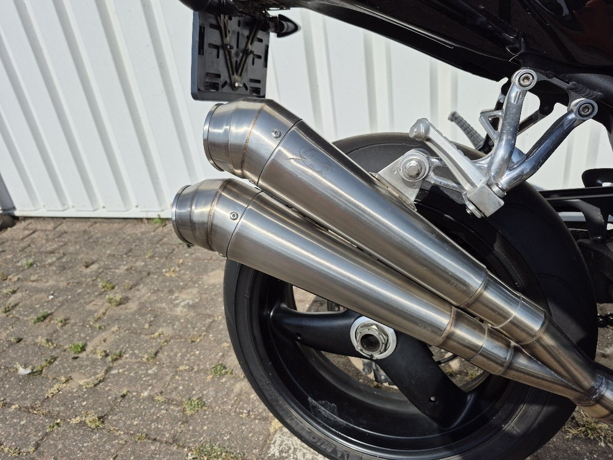 Triumph Street Triple uit 2004