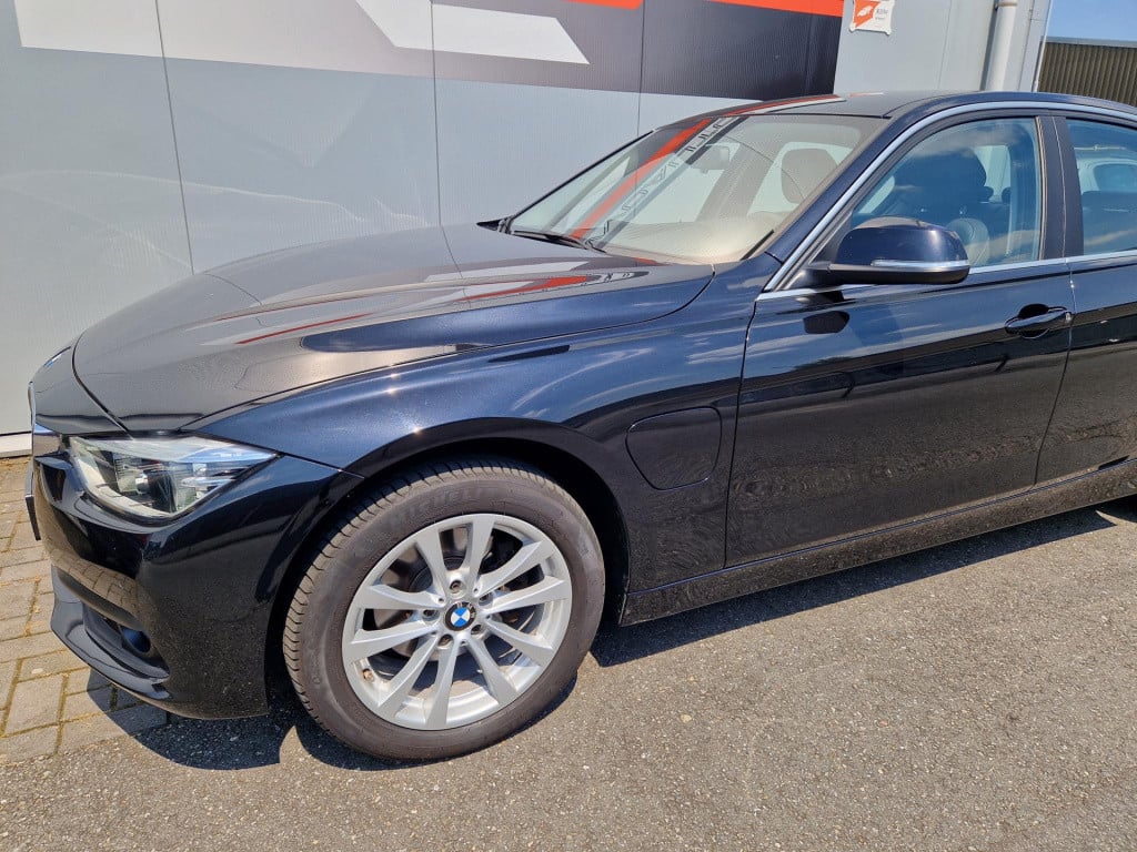 BMW 3-serie 330e centennial high executive