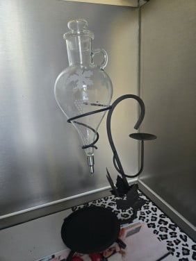 Prachtige wijn-decanter uit Frankrijk. Hoogte 47 cm