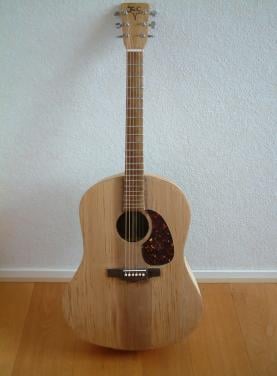 Veel gezeur  en vragen gehad -----gitaar Jumbo   goede klank