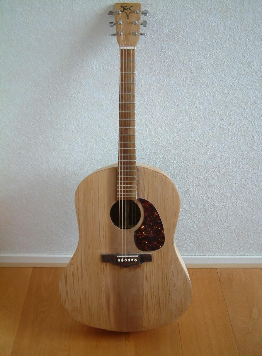 Veel gezeur  en vragen gehad -----gitaar Jumbo   goede klank