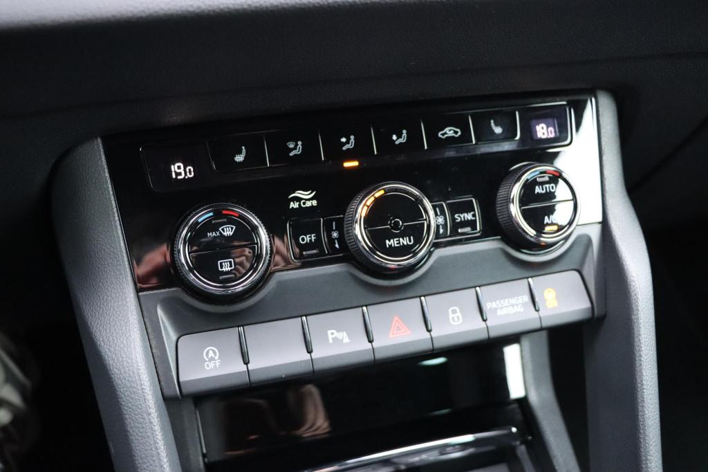 Skoda Karoq 1.5 tsi act style 150pk dsg7 | stoel voor+ achter verwarming | 