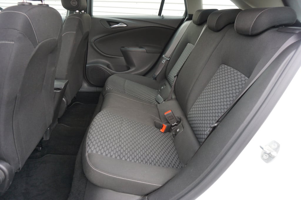 Opel Astra sports tourer 1.6 cdti online edition airco / cruise / navi / el