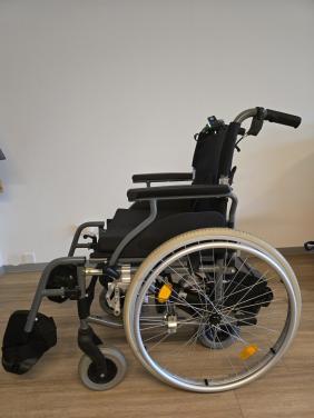 Rolstoel met hulpmotor