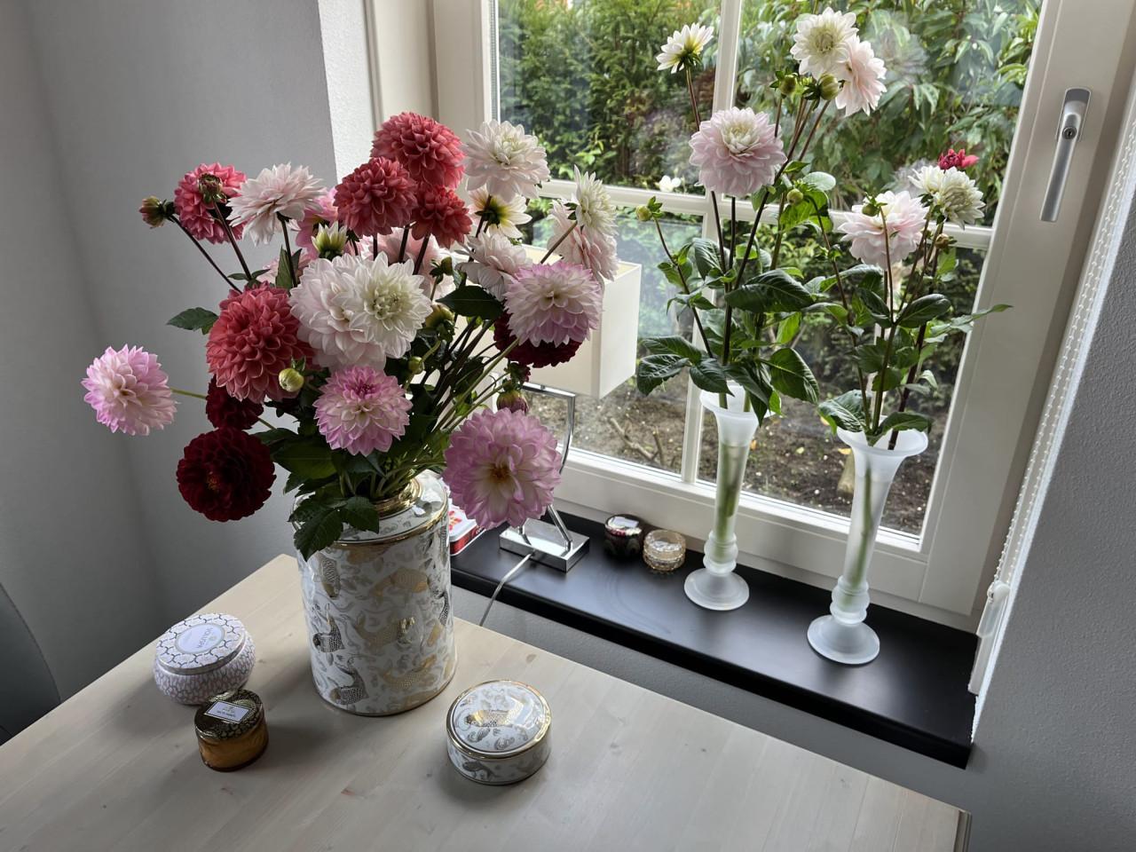 2 grote vazen met deksel 30 cm hoog