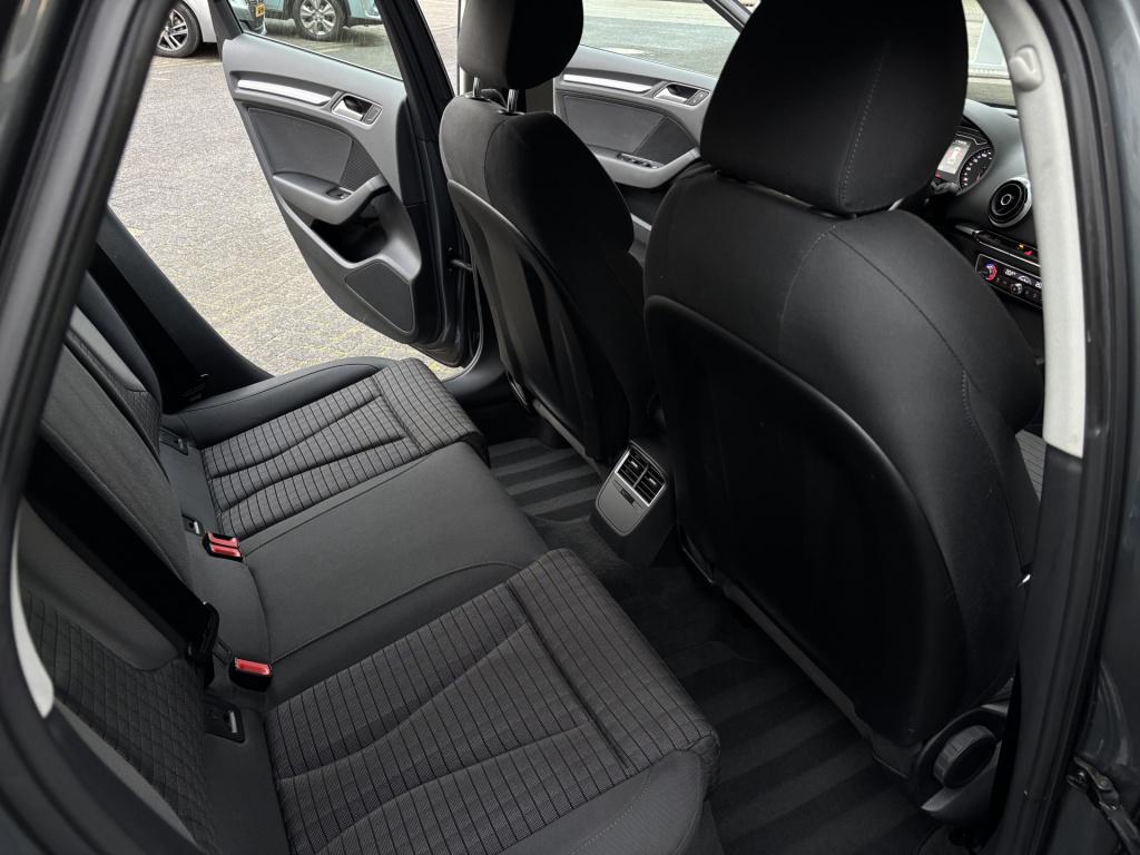 Audi A3 sportback s-tronic 1.4 tfsi ambiente pro line plus