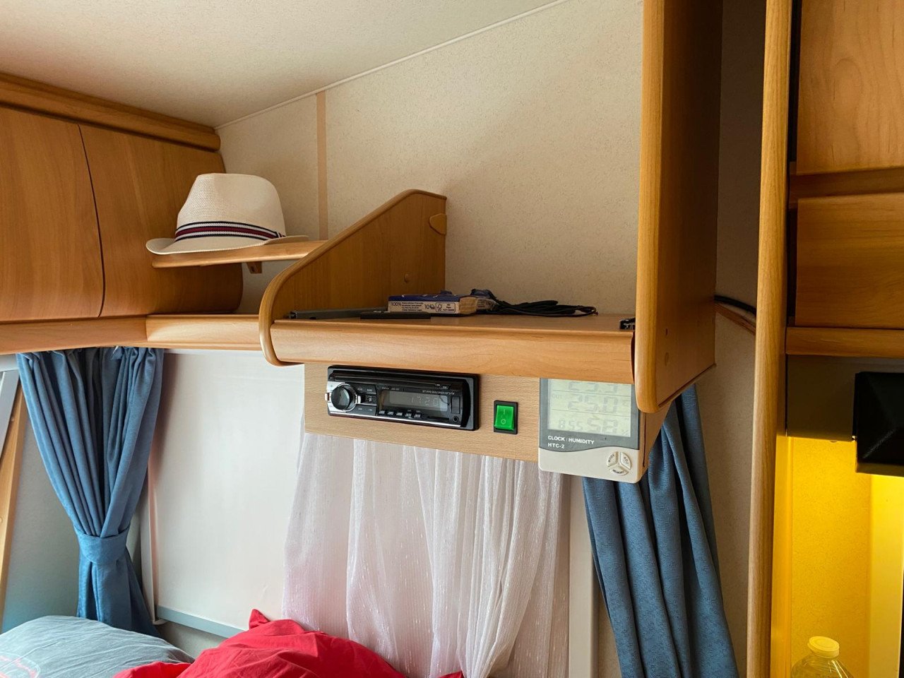 Caravan Hobby 400 SF | 2000 | 4 personen | Veel extra’s |