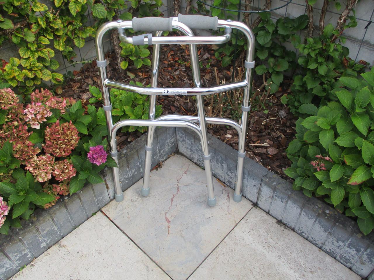 Nieuw opvouwbaar looprek in hoogte instelbaar