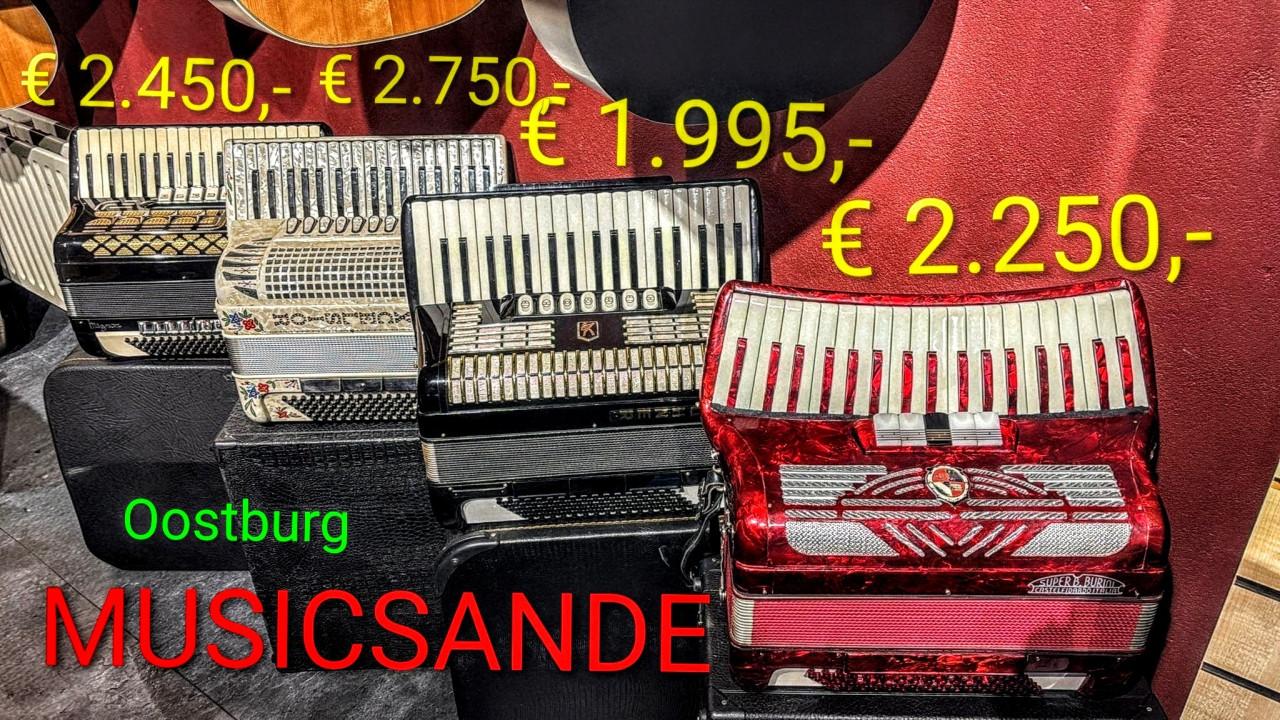 Accordeon Ballone Burini Waaier klavier