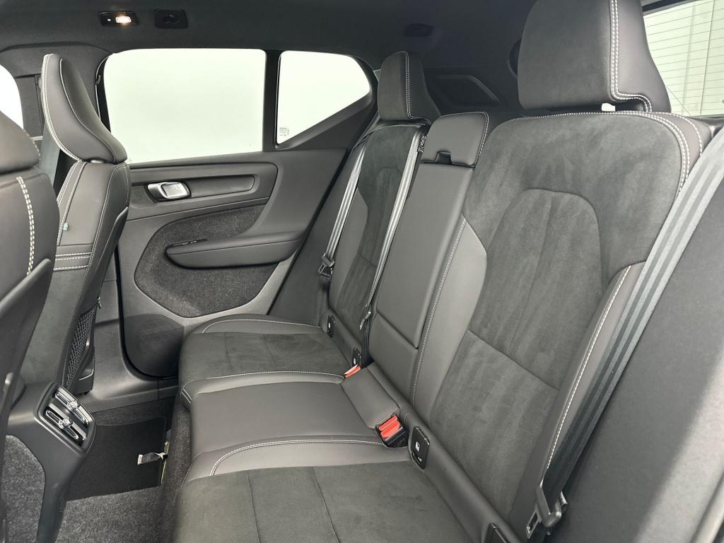 Volvo XC40 b4 197pk plus dark| camera| trekhaak| adap.cruise| h&k audio| pa