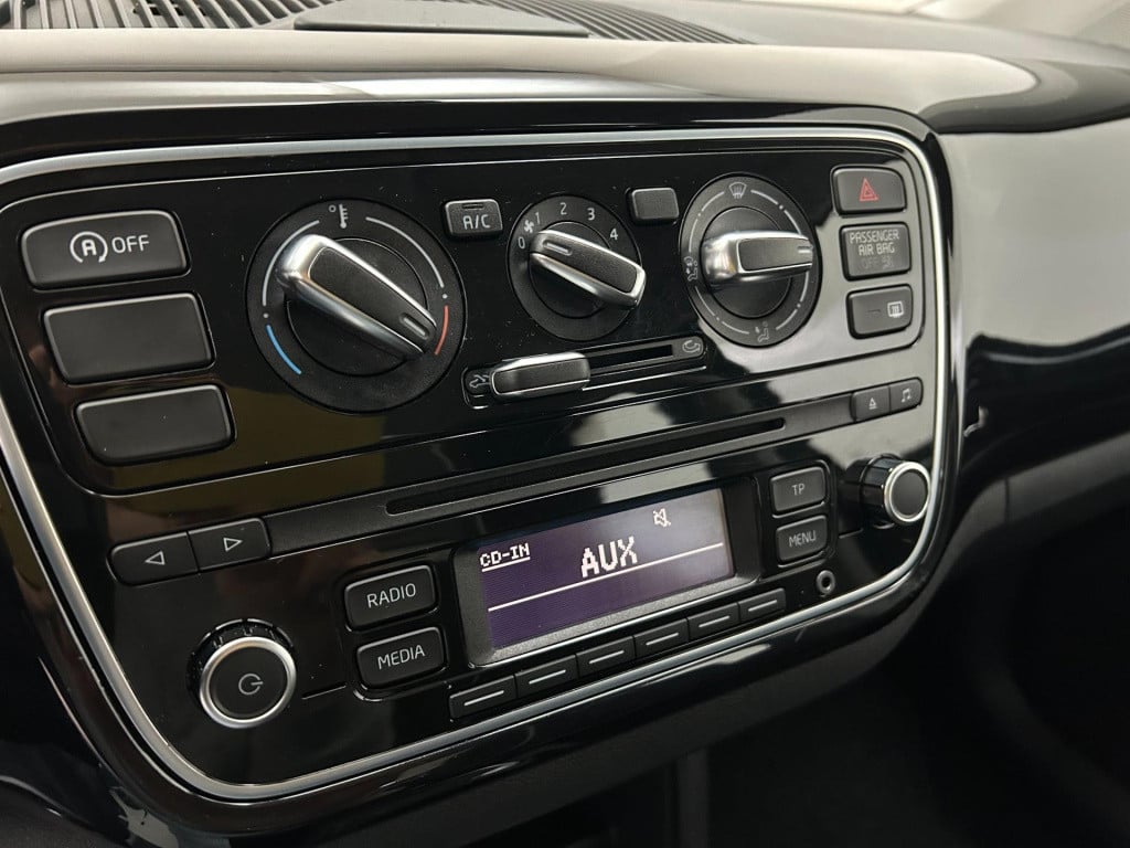 Volkswagen UP! occasion 1.0 high up! bluemotion | zwart | airco | aux | twe