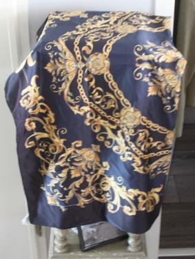 Sjaal blauw met goudkleurige print