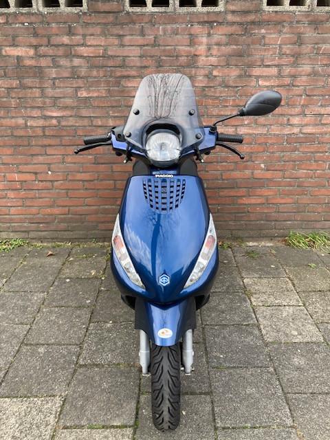 ZEER MOOIE PIAGGIO ZIP 4 TAKT SNOR SCOOTER ! BOUWJAAR 2013