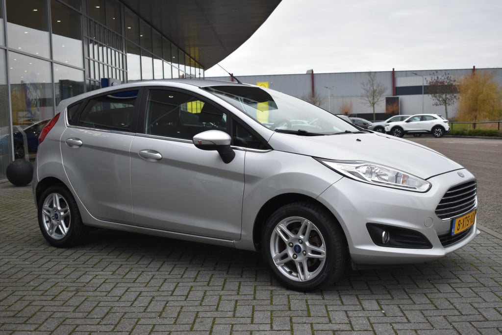 Ford Fiesta 1.0 titanium | nieuwe distributieriem | radio | airco | lichmet