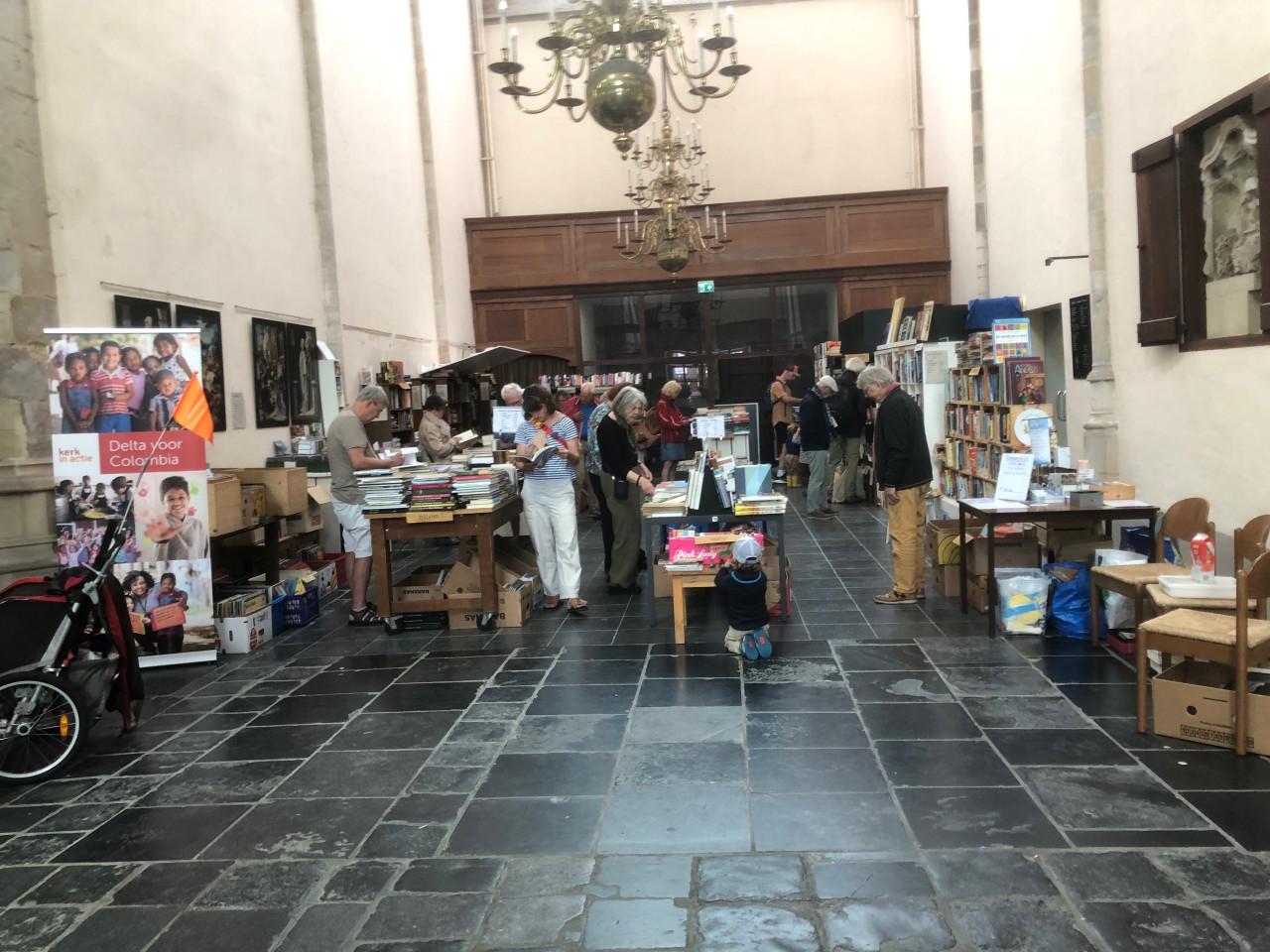 Boekenmarkt in de Grote Kerk