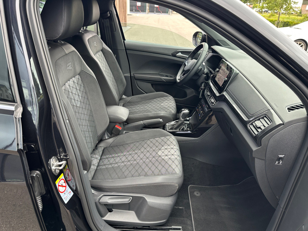 Volkswagen T-cross 1.5 tsi 150pk dsg r-line | camera | trekhaak | navi | iq