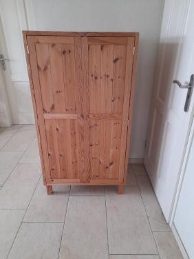 Massief houten Linnenkast   75 x 52 x 136H (in goede staat )
