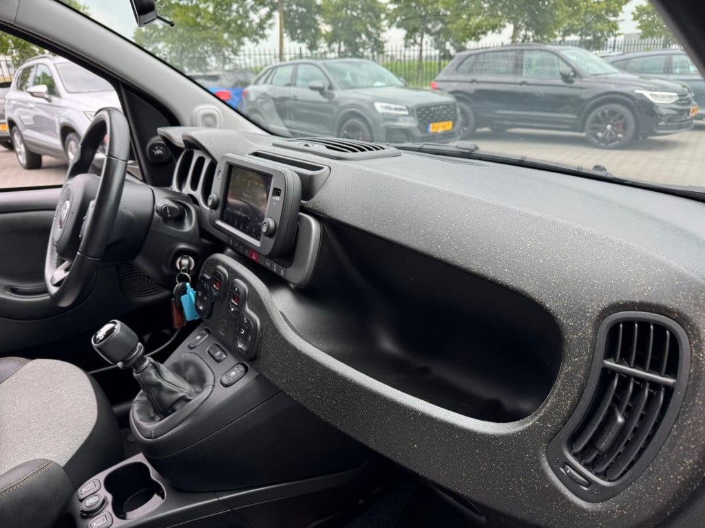 Fiat Panda 1.0 hybrid cross * stoel + voorruit verwarming * airco * bluetoo
