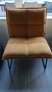 2  moderne stoelen