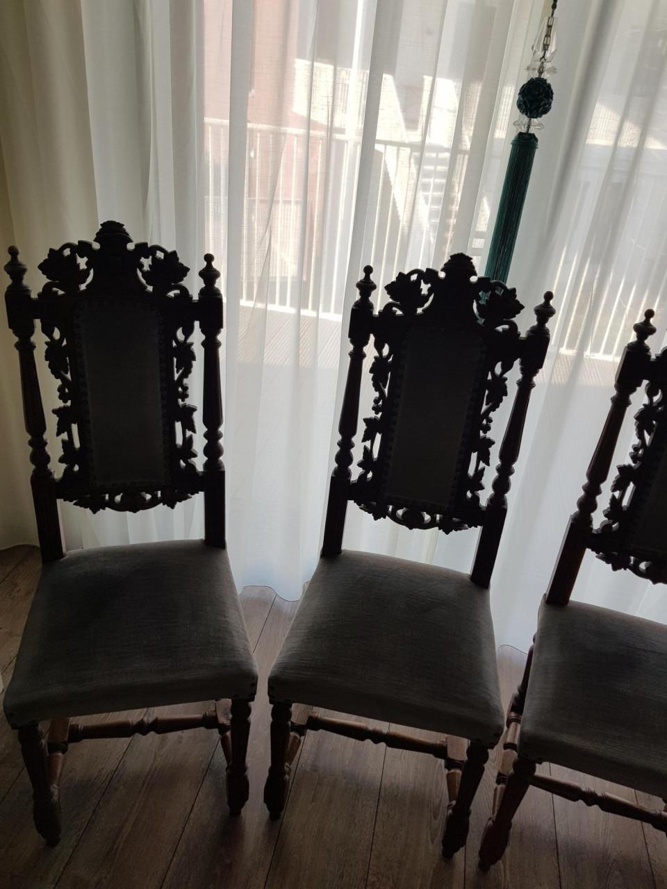 4 BROCANTE 'klooster' stoelen, voorheen in een klooster in belgie gestaan