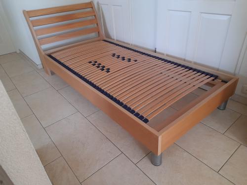 Mooi net 1 persoons bed 90 x 200 (in goede staat)