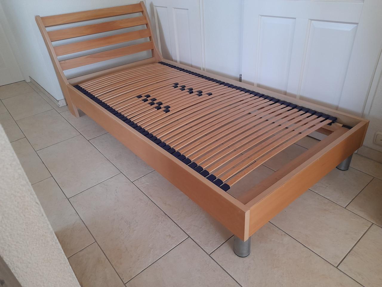 Mooi net 1 persoons bed 90 x 200 (in goede staat)