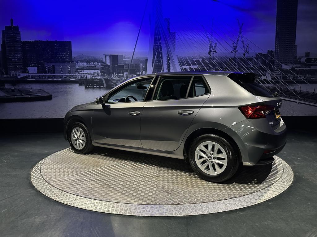 Skoda Fabia 1.0 tsi business edition *camera*pdc*winterpack*app*navi*