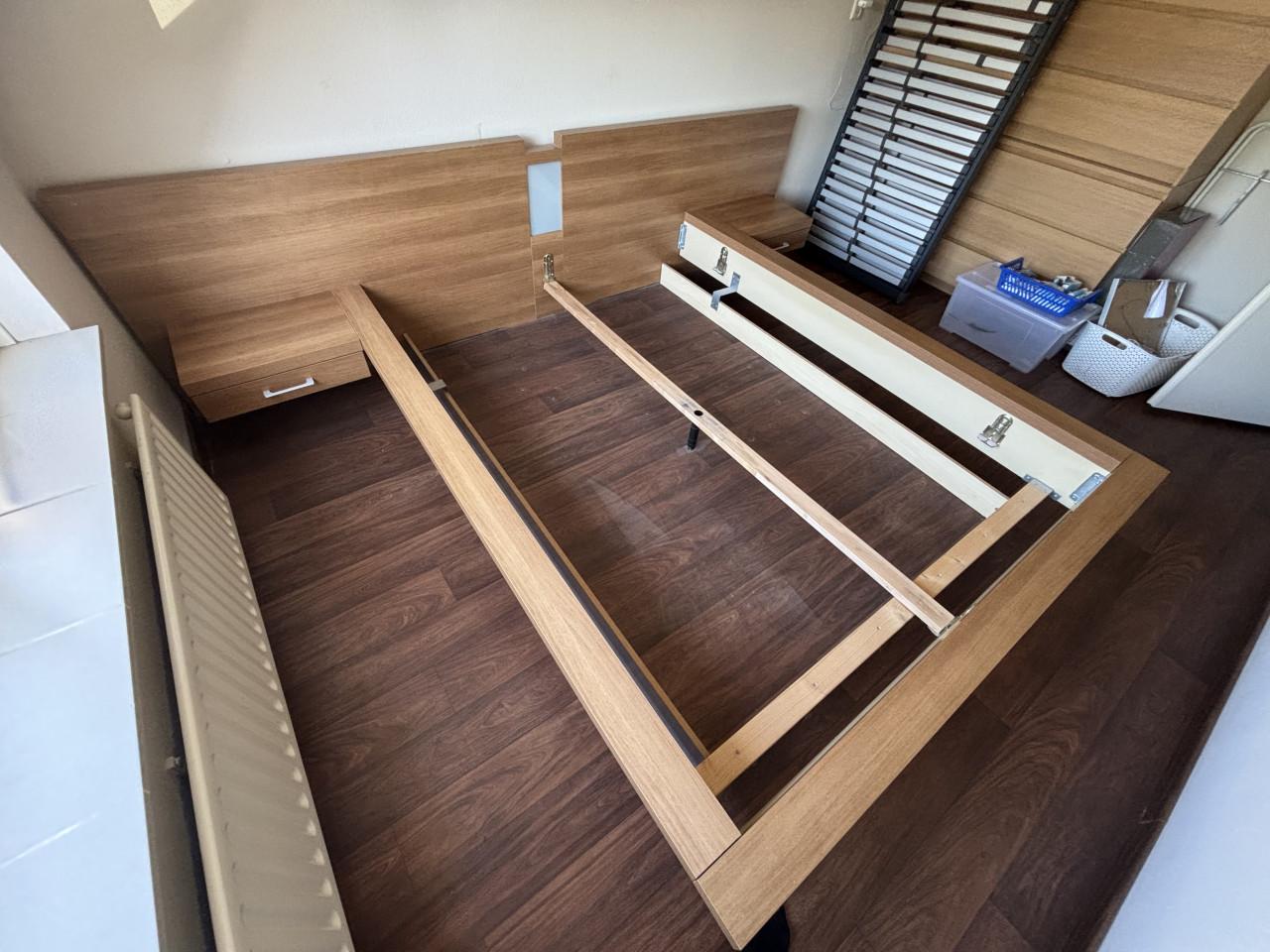 Modern 2 persoonsbed matraslengte 210