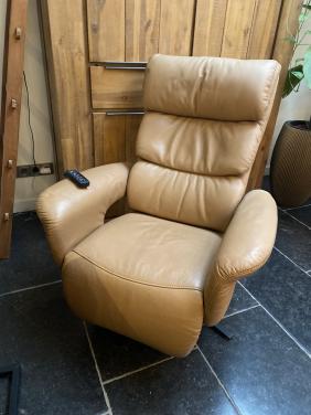 Mooie Meubelzorg sta op en relax fauteuil, met accu, 3 jaar oud