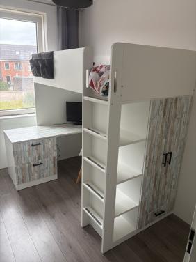Hoogslaper met buro en kledingkast