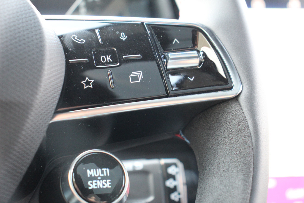 Renault Rafale e-tech hybrid 200 esprit alpine - demo - pack around vieuw  