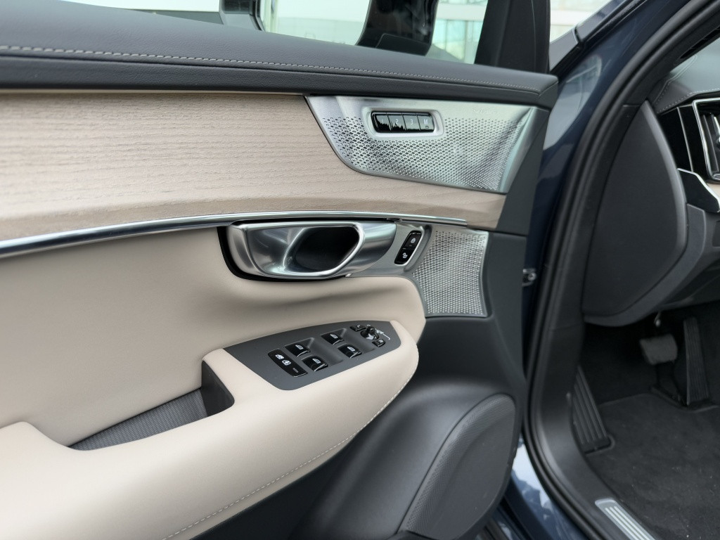 Volvo XC90 t8 awd ultra dark luchtvering | facelift | nieuwpr. € 107.559 |