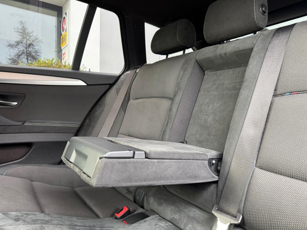 BMW 5 Serie touring 520i executive * m-pakket * navigatie * 20 inch * nap